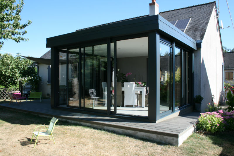 dutertre_veranda_aluminium_toit_plat_volets_baie_vitree_coulissabtes_trois_panneaux_guichen